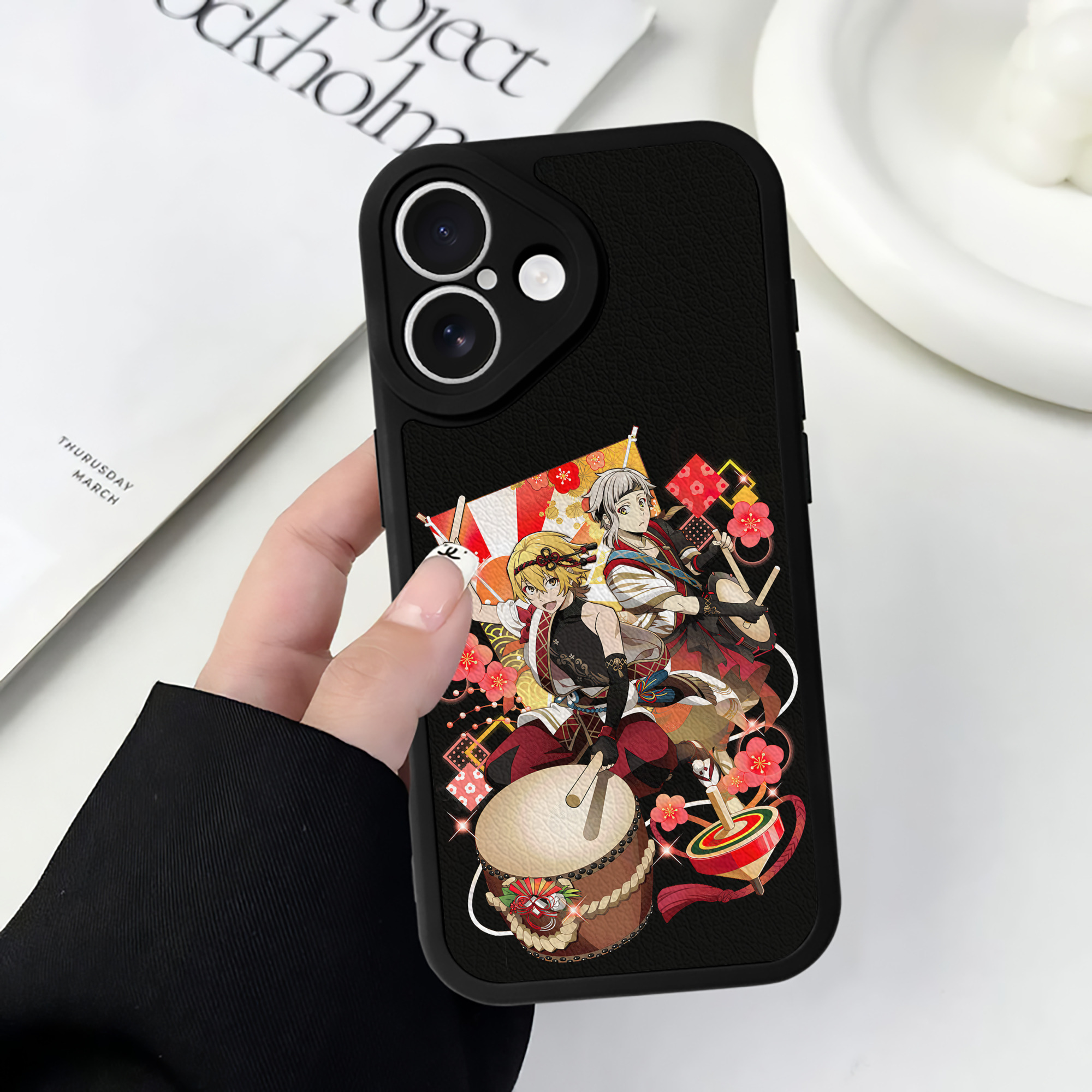 （画像用） 文豪ストレイドッグス Bungo Stray Dogs 【iPhone 16シリーズ対応】シリコンスマホケース（レザー調） 材質：シリコン